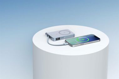 Pin sạc dự phòng Polymer Không dây Magnetic Qi2.2 Type C PD 30W Ugreen PB773 kèm Cáp Type C